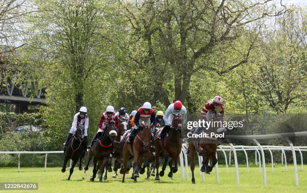 Tiger Orchid ridden by Sam Twiston-Davies goes on to win The Follow At The Races On Twitter Maiden Open NH Flat Race division two at Worcester...