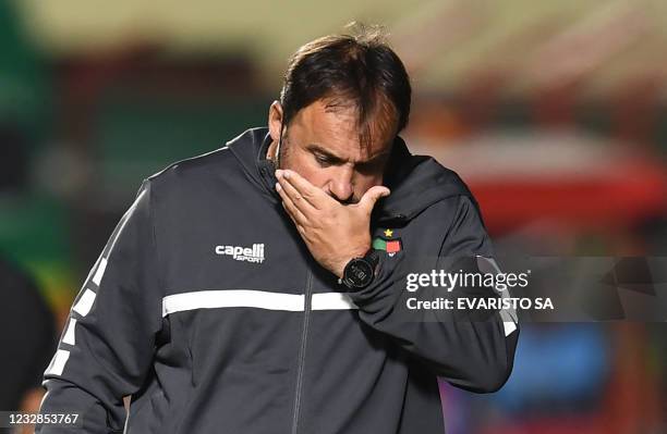 Chile Palestino's coach Jose Luis Sierra gestures during the Copa Sudamericana football tournament group stage match between Brazil's Goianiense and...