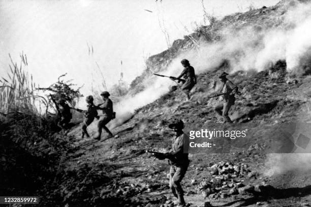 Picture taken on December 15, 1971 of Indian army soldiers attacking Naya Chor, in Sind in support of bengali rebels of the liberation army during...