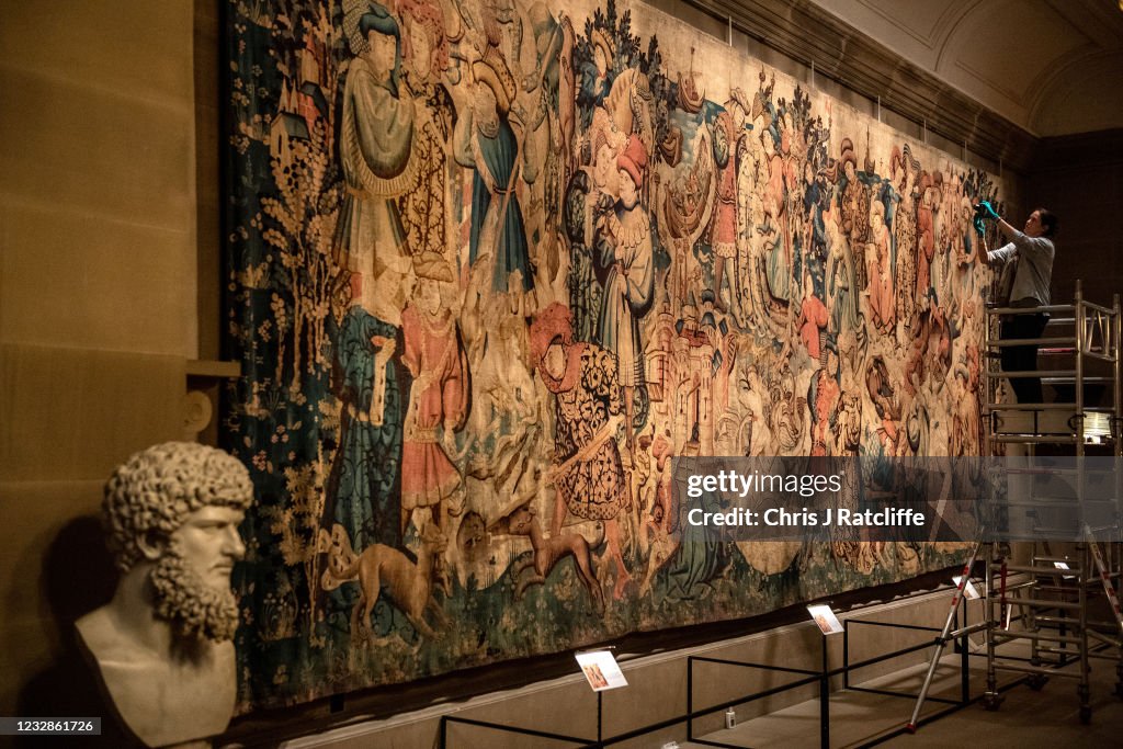 Chatsworth House Displays Devonshire Hunting Tapestries Ahead Of Reopening