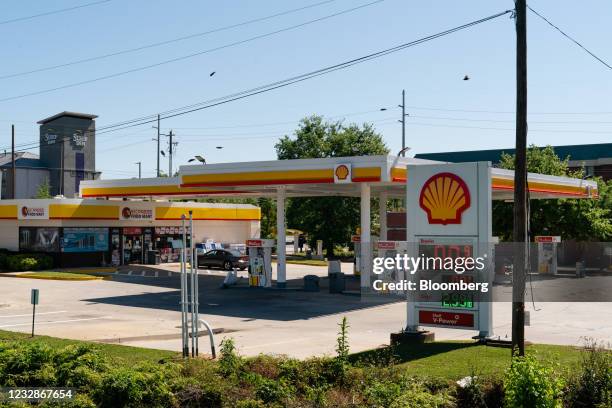 Royal Dutch Shell gas station displays a price of $0, indicating the station is out of gas, in Marietta, Georgia, U.S., on Thursday, May 13, 2021....