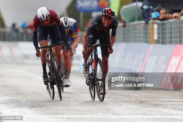 Team Ineos rider Colombia's Egan Bernal and Team Israel Start-Up Nation rider Ireland's Daniel Martin sprint to place second and third of the sixth...