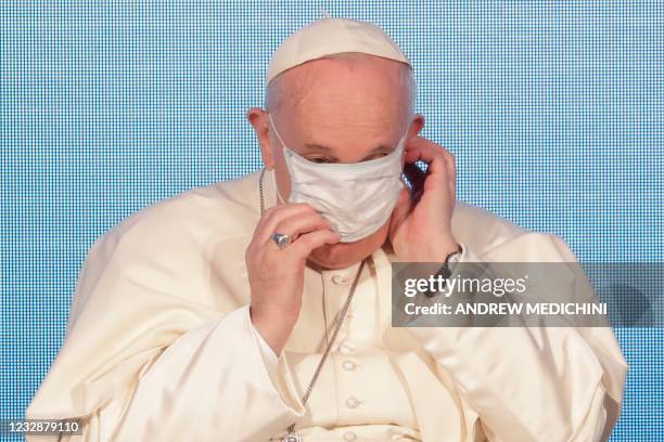 Pope With Mask Pope Mask Photos and Premium High Res Pictures - Getty Images