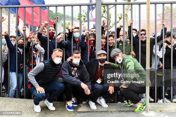 Domenico Criscito , Lukas Zima, Milan Badelj and Gianluca Scamacca of Genoa pose in front of fans gathered outside the stadium before the Serie A...