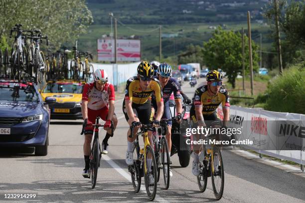 The cyclist David Dekker, of the Jumbo-Visma Team, with Attilio Viviani, of the Cofidis Team, and Tim Merlier, of the Alpecin-Fenix Team, during the...