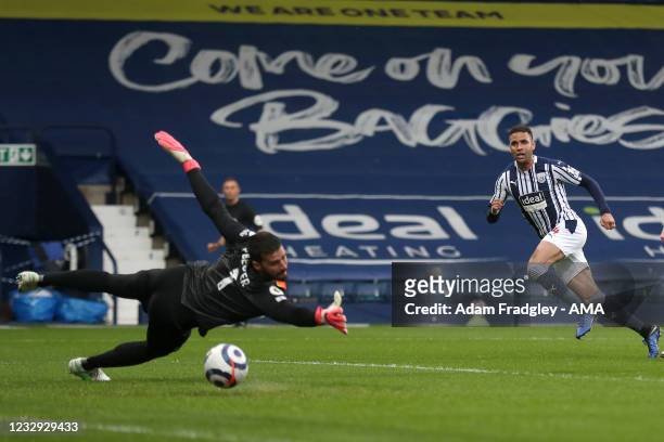 Hal Robson-Kanu of West Bromwich Albion scores a goal to make it 1-0 during the Premier League match between West Bromwich Albion and Liverpool at...