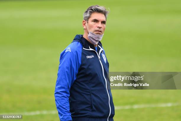 Mauricio Pellegrino head coach of Velez looks on during a quarter final match of Copa De La Liga Profesional 2021 between Velez and Racing Club at...