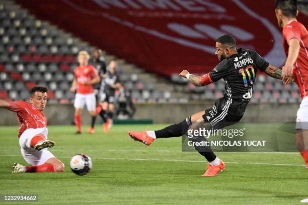 Lyon's Dutch forward Memphis Depay scores a goal during the French L1 football match between Nimes Olympique and Olympique Lyonnais at the Costieres...
