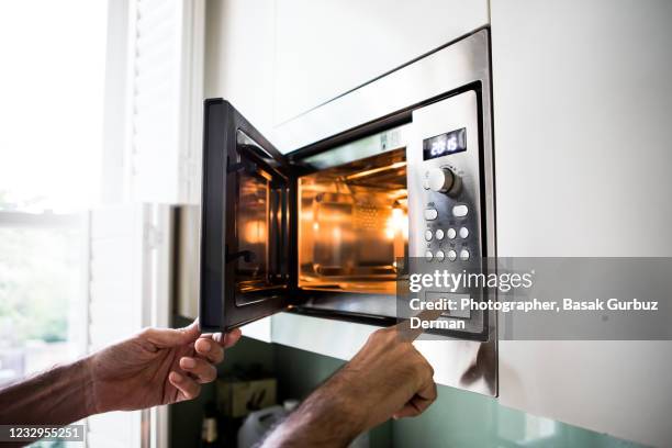 reheating / cooking food in the microwave oven - micro bildbanksfoton och bilder