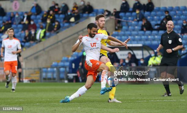 Blackpool's Kevin Stewart and Oxford United's James Henry during the Sky Bet League One Play-off Semi Final 1st Leg match between Oxford United and...