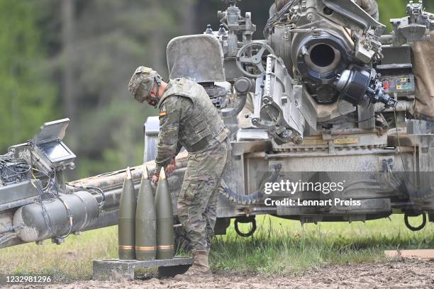 M777 Howitzer Photos and Premium High Res Pictures - Getty Images