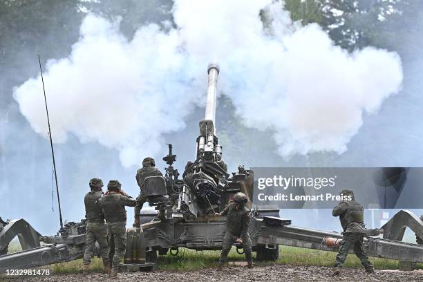 Howitzer Cannons Photos and Premium High Res Pictures - Getty Images