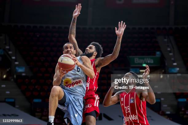 Elias Lasisi of HAKRO Merlin Crailsheim, Dennis Jerome Seeley of FC Bayern Basketsball and Ja Juan Johnson of FC Bayern Basketsball battle for the...