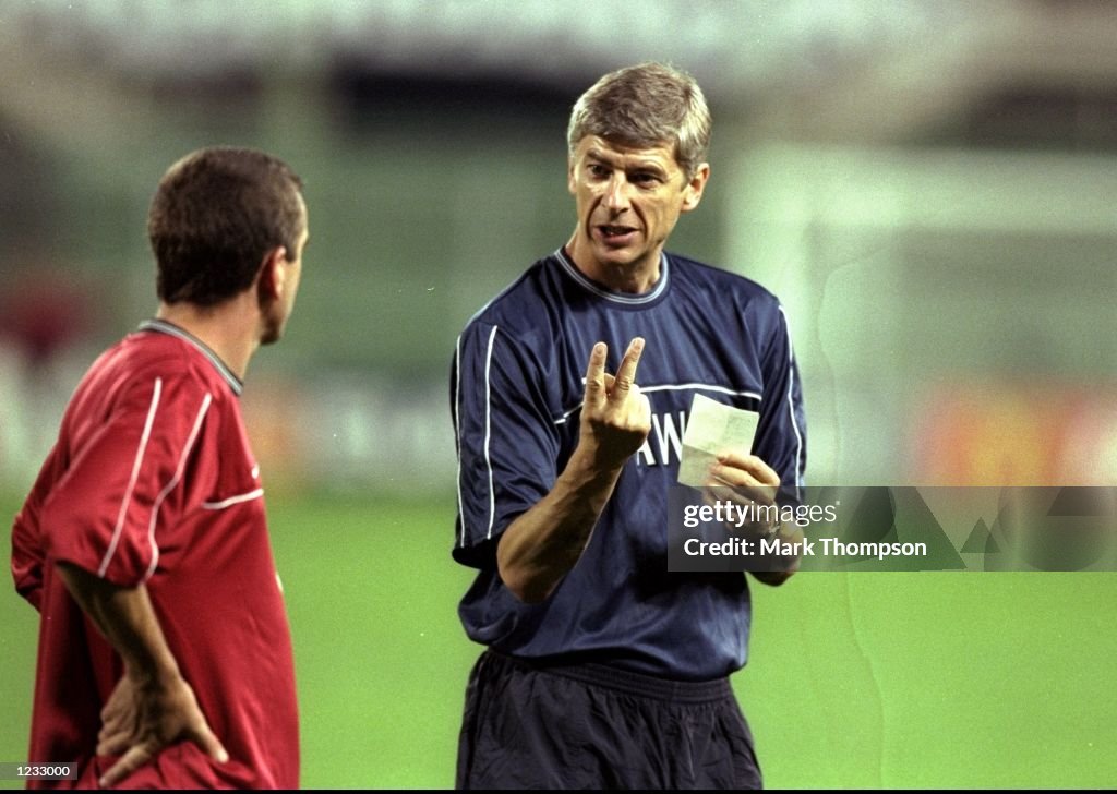 Arsene Wenger with Nigel Winterburn