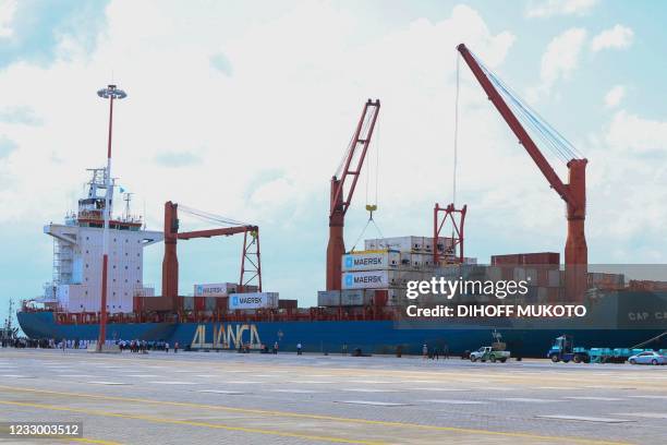 Photograph taken on May 20, 2021 shows the container ship Cap Carmel, Denmark-based shipping line and sailing under the flag of Singapore, docked at...