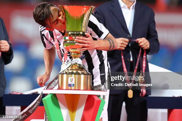 Paulo Dybala of Juventus FC kisses the trophy after winning the TIMVISION Cup Final between Atalanta BC and Juventus at the Mapei Stadium - Citta'...