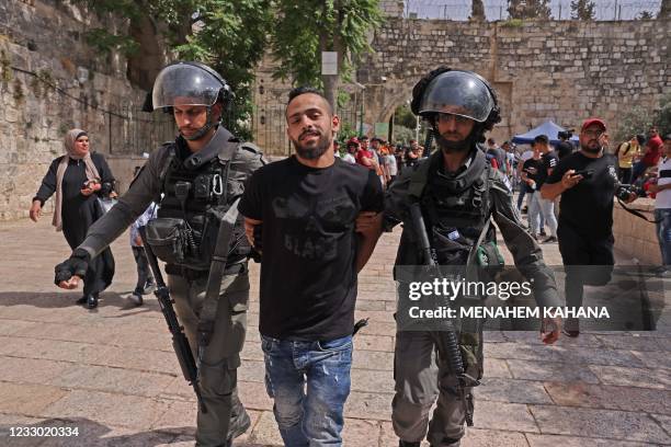 Al Aqsa Riot Israeli Riot Police Photos and Premium High Res Pictures - Getty Images