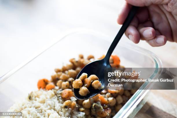 chickpea stew and rice pilaf, vegan food - carbohidrato fotografías e imágenes de stock