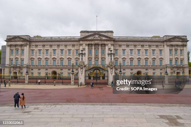 Exterior view of Buckingham Palace in London.