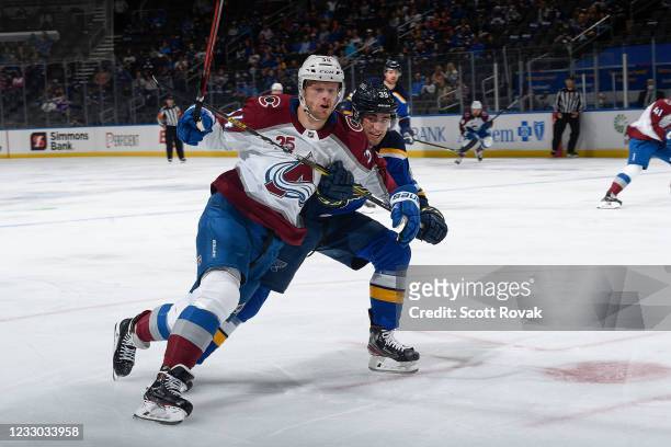 Carl Soderberg of the Colorado Avalanche and Mitch Reinke of the St. Louis Blues battle in Game Three of the First Round of the 2021 Stanley Cup...