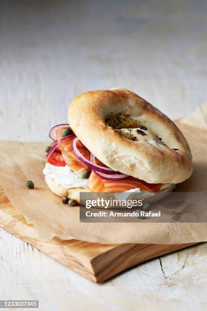 bialy sandwich - cheese spread ストックフォト�と画像