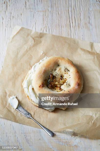 bialy sandwich - cheese spread ストックフォトと画像