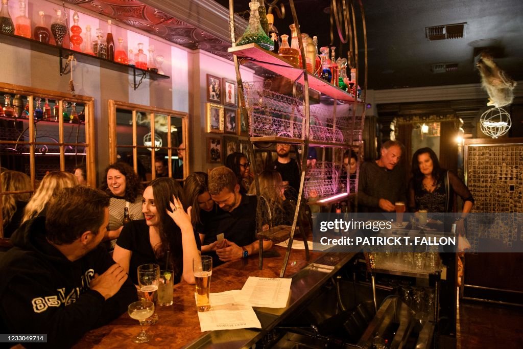 US-HEALTH-VIRUS-ENTERTAINMENT-BAR