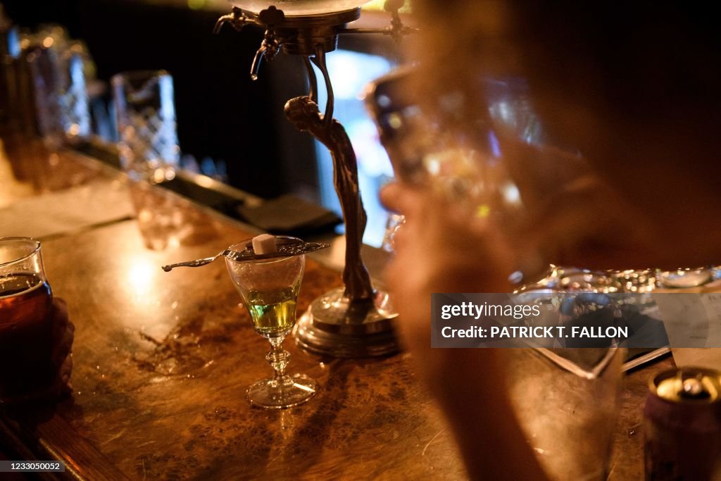 US-HEALTH-VIRUS-ENTERTAINMENT-BAR