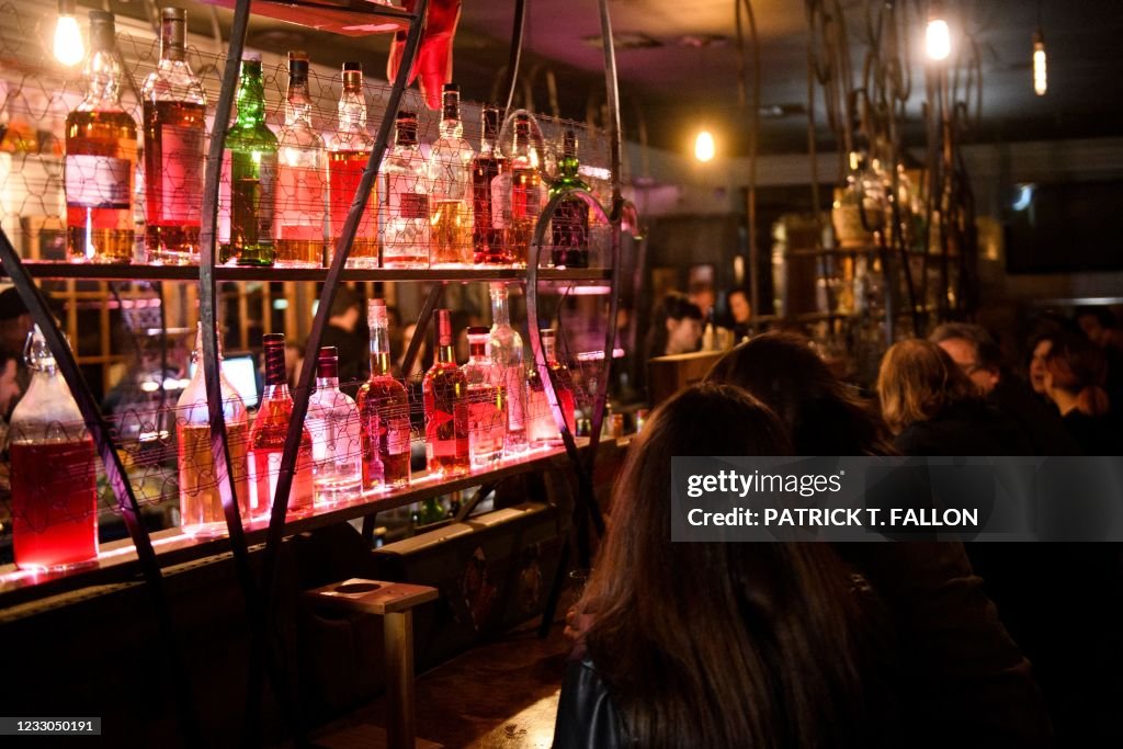 US-HEALTH-VIRUS-ENTERTAINMENT-BAR