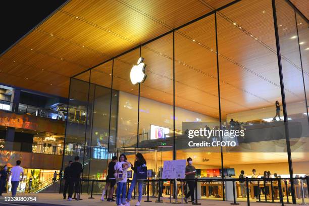 The Grove - Apple Store - Apple