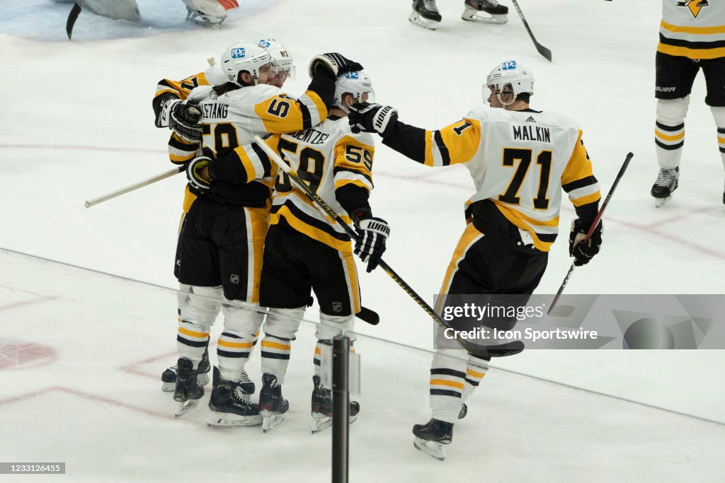 NHL: MAY 26 Stanley Cup Playoffs First Round - Penguins at Islanders