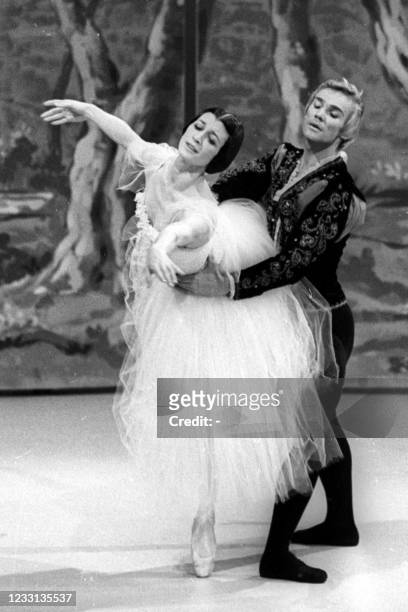 This photo obtained from Italian news agency Ansa shows Russian ballet dancer Vladimir Vassiliev and Italian ballet dancer Carla Fracci performing...