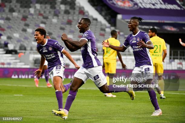 Toulouse's player Deiver Machado celebrates after scoring a goal during the French L1/L2 playoff football match between Toulouse and Nantes at Le...