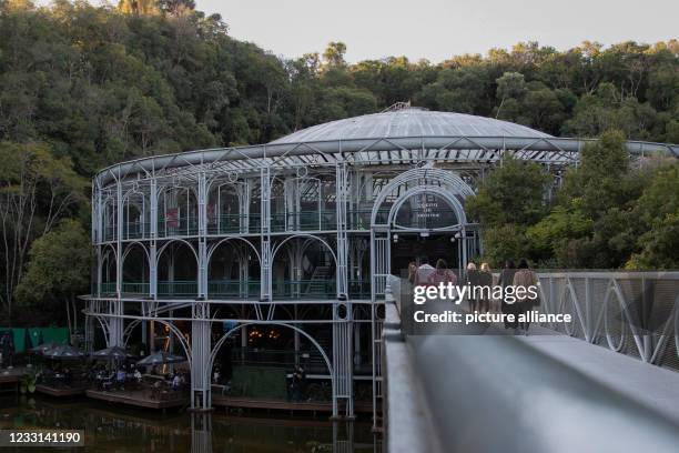 May 2021, Brazil, Curitiba: People walk on the grounds of the Opera de Arame. Among other things, the Brazilian architect Lerner and Curitiba have...