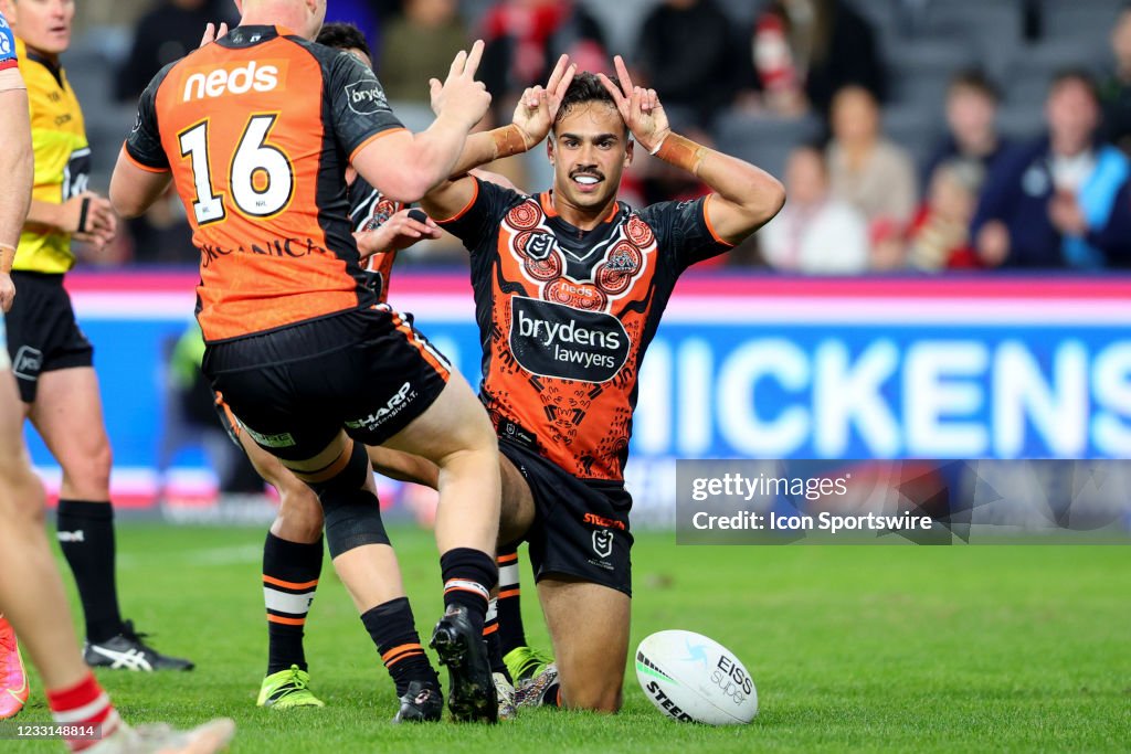 RUGBY: MAY 28 NRL Rd 12 - Wests Tigers v Dragons