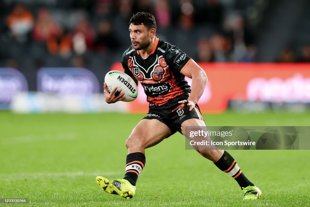 RUGBY: MAY 28 NRL Rd 12 - Wests Tigers v Dragons