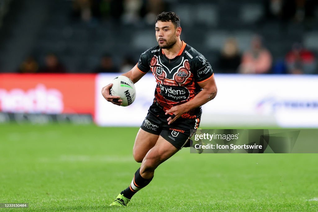 RUGBY: MAY 28 NRL Rd 12 - Wests Tigers v Dragons