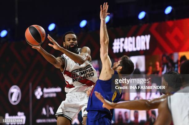 Milan's Kevin Punter tries to pass the ball past FC Barcelona's Leandro Bolmaro during the Basketball Euroleague Final Four championship semi-final...