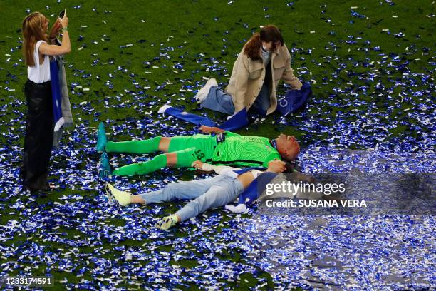 Chelsea's Argentine goalkeeper Willy Caballero celebrates with his family after winning the UEFA Champions League final football match at the Dragao...