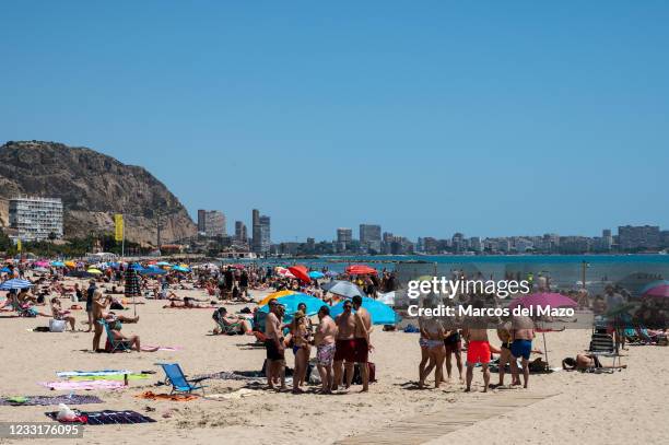 People enjoy high temperatures in a crowded El Postiguet Beach of Alicante. The Valencian Community released this Monday new restriction measures...