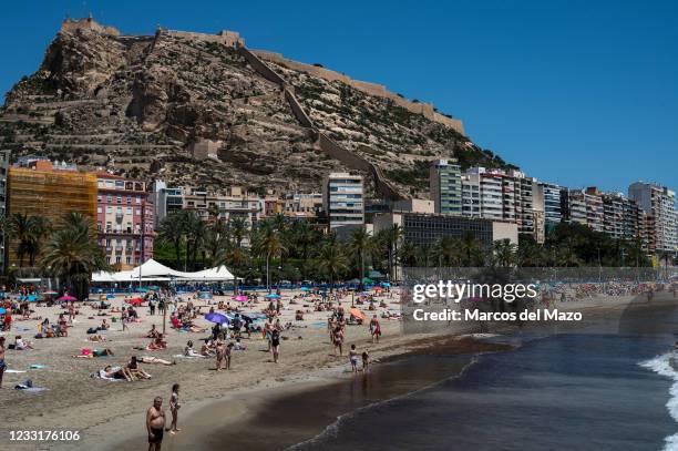 People enjoy high temperatures in a crowded El Postiguet Beach of Alicante. The Valencian Community released this Monday new restriction measures...