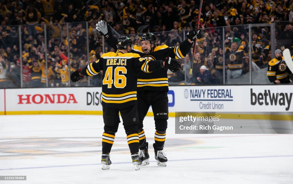 New York Islanders v Boston Bruins - Game One