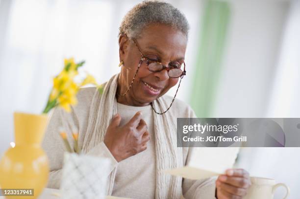 black woman reading letter - reading greeting card stock pictures, royalty-free photos & images