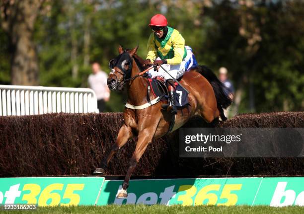 Sizing Cusimano ridden by Brendan Powell goes on to win The Download The At The Races App Handicap Chase at Uttoxeter Racecourse on May 30, 2021 in...