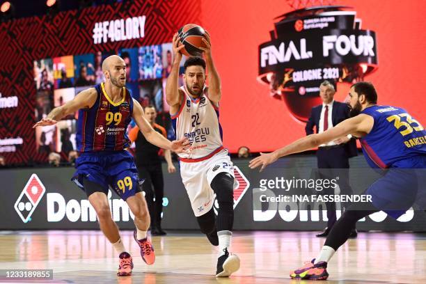 Anadolu Efes Istanbul's Vasilije Micic vies with FC Barcelona's Nick Calathes and FC Barcelona's Nikola Mirotic during the Basketball Euroleague...