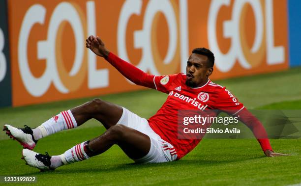 Edenilson of Internacional celebrates after scoring the first goal of his team during the match between Internacional and Sport Recife as part of...