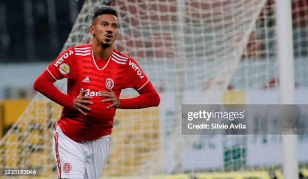 Rodrigo Lindoso of Internacional celebrates after scoring the second goal of his team during the match between Internacional and Sport Recife as part...