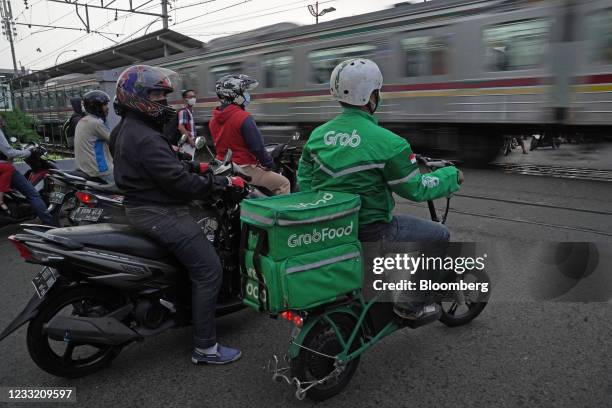 249 Grab Food Rider Stock Photos, High-Res Pictures, and Images - Getty ...