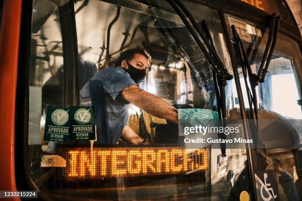 Bus Driver Front Photos and Premium High Res Pictures - Getty Images