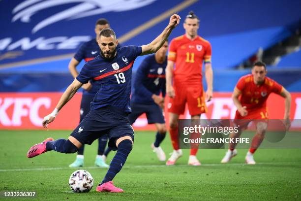France's forward Karim Benzema misses to score on a penalty kick during the friendly football match between France and Wales at the Allianz Riviera...